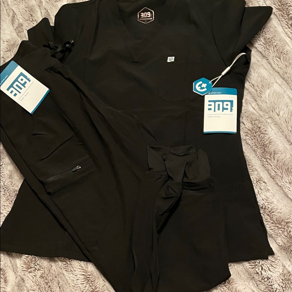 Women’s Black Scrub Set - Tailored Pants & V-Neck Top nwt uniforms world jogger